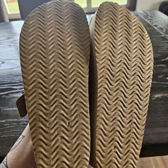 Women's Shoes. - Picture 3 of 11